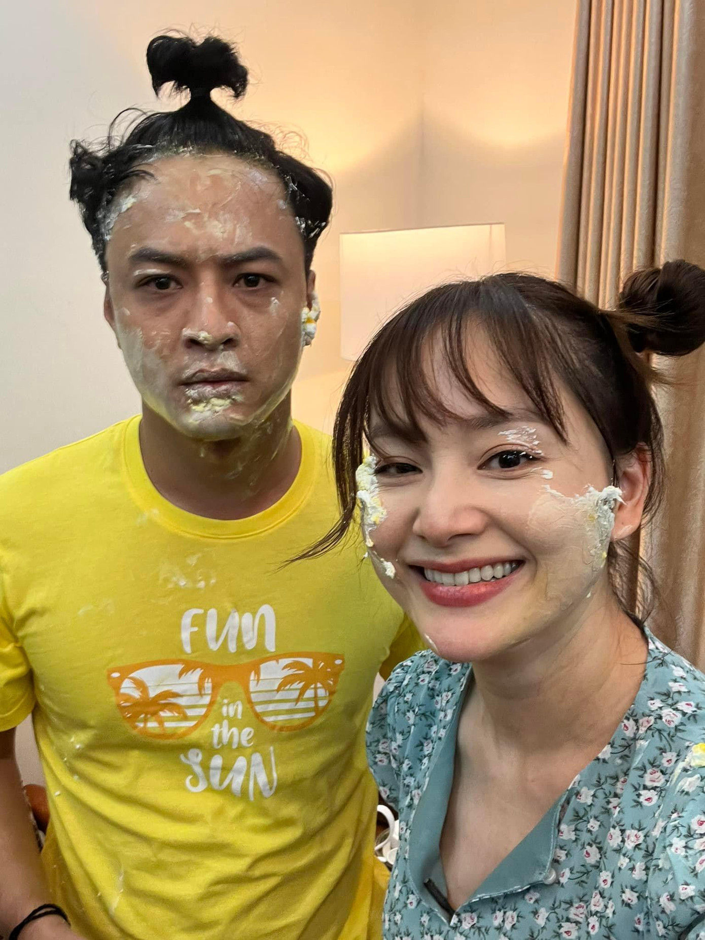 Lan Phương - Hồng Đăng tung ảnh hậu trường nghịch ngợm trong phim "Thương ngày nắng về". Lan Phương - Hồng Đăng tung ảnh hậu trường nghịch ngợm trong phim "Thương ngày nắng về".