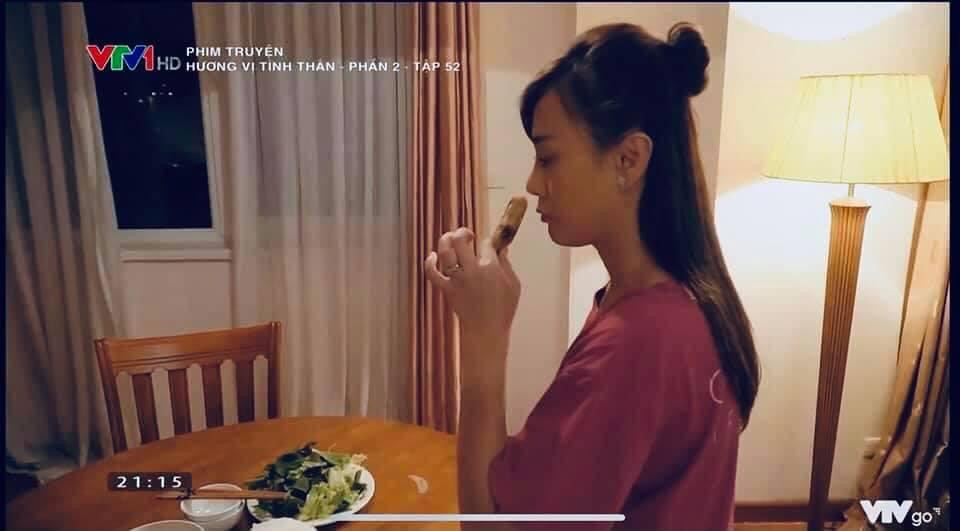 Chi tiết ăn khế chua, ngửi nem chua của Nam khiến dân mạng nghi ngờ. Chi tiết ăn khế chua, ngửi nem chua của Nam khiến dân mạng nghi ngờ.