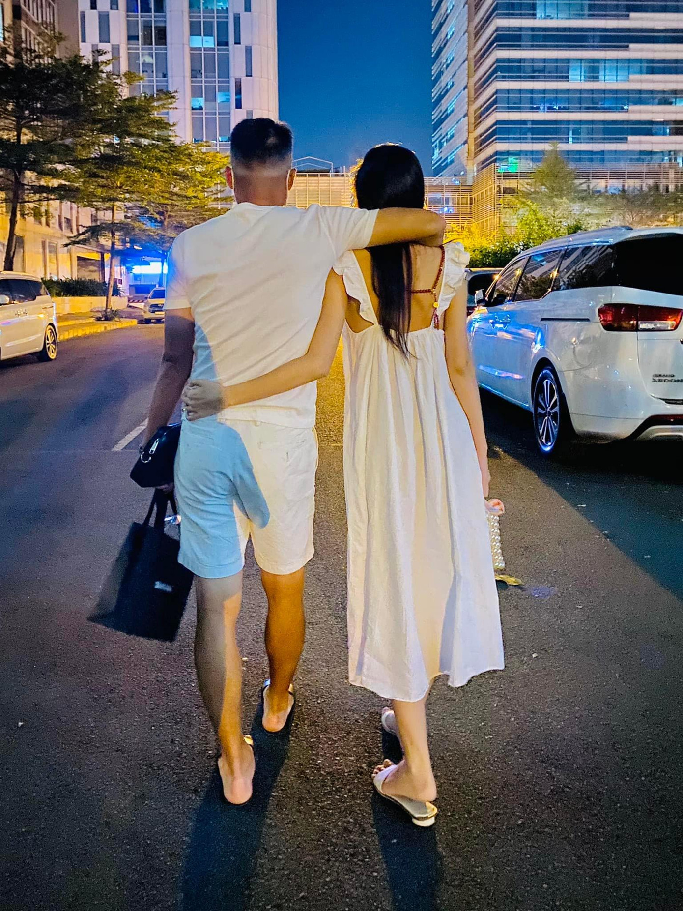 Công Vinh đăng ảnh bên bà xã chia sẻ lời ngọt ngào: &quot;Sinh nhật cùng với món quà quý giá nhất mà tôi có được&quot;