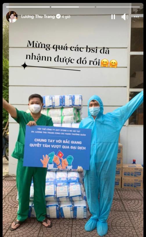 Lương Thu Trang chia sẻ khoảnh khắc cảm động khi các bác sĩ nhận được đồ cứu trợ.