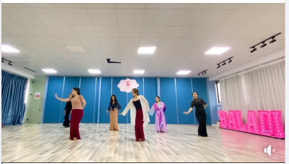 Ngoài thời gian đầu tư cho vai diễn, Quỳnh Nga thường xuyên chia sẻ các hoạt động để giữ vóc dáng thon gọn.