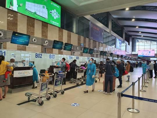 Nhu cầu đi lại của hành khách những ngày này có tăng sau giai đoạn giãn cách nhưng chưa cao. Ảnh: LAM GIANG. Nhu cầu đi lại của hành khách những ngày này có tăng sau giai đoạn giãn cách nhưng chưa cao. Ảnh: LAM GIANG.