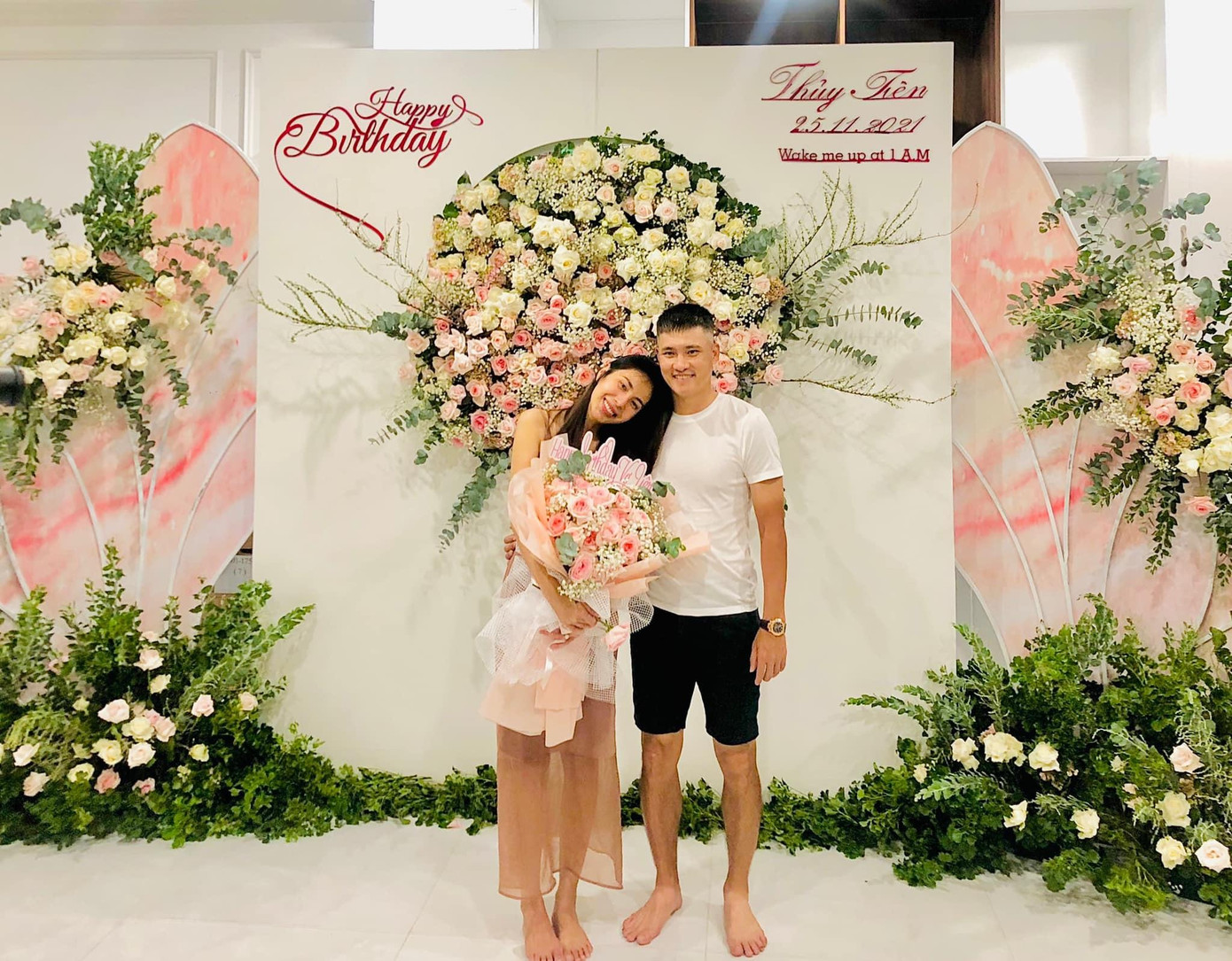 Công Vinh tổ chức sinh nhật lãng mạn cho bà xã Thủy Tiên. Công Vinh tổ chức sinh nhật lãng mạn cho bà xã Thủy Tiên.