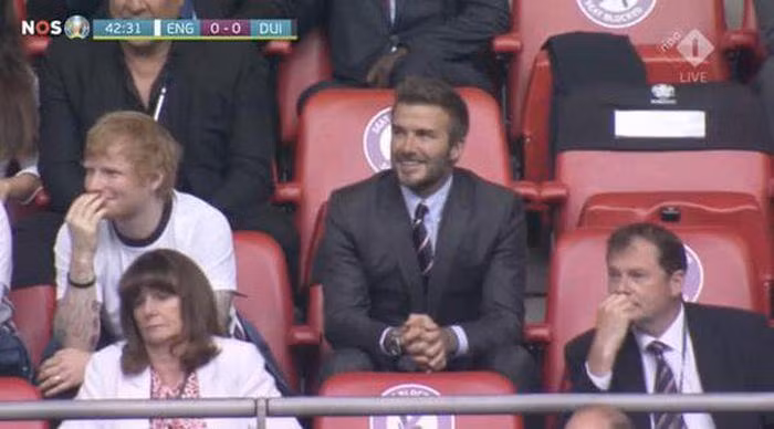 David Beckham cùng thưởng thức trận đấu với ca sĩ Ed Sheeran David Beckham cùng thưởng thức trận đấu với ca sĩ Ed Sheeran
