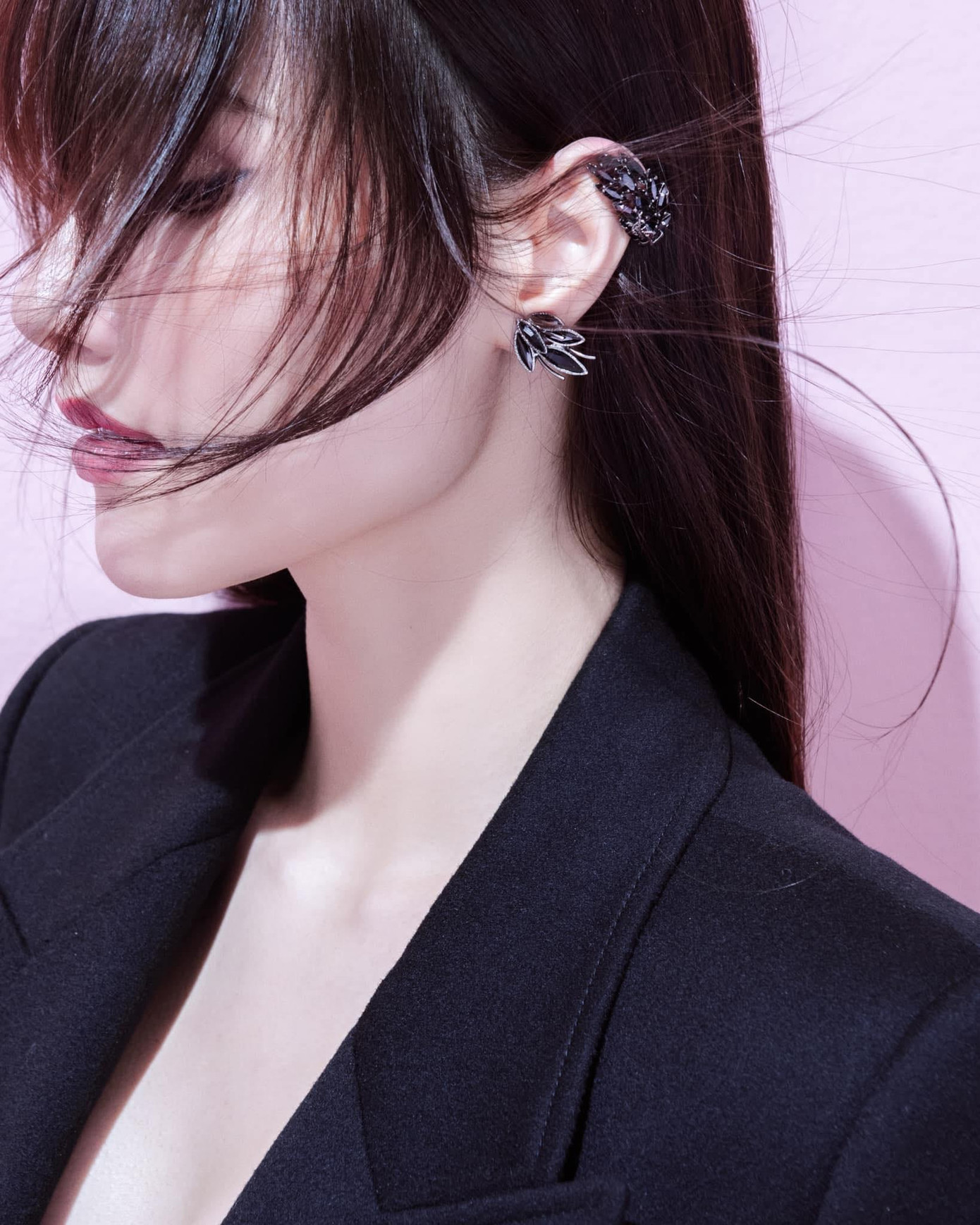 Vũ Phạm Diễm My được biết đến với nghệ danh Diễm My 9x là một diễn viên, người mẫu đang nhận được nhiều sự chú ý từ khán giả và truyền thông. Đặc biệt thành công của bộ phim truyền hình "Tình yêu và tham vọng", độ viral của người đẹp được phủ sóng nhiều hơn. Vũ Phạm Diễm My được biết đến với nghệ danh Diễm My 9x là một diễn viên, người mẫu đang nhận được nhiều sự chú ý từ khán giả và truyền thông. Đặc biệt thành công của bộ phim truyền hình "Tình yêu và tham vọng", độ viral của người đẹp được phủ sóng nhiều hơn.