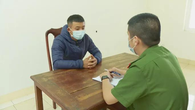 Đối tượng Nguyễn Văn Thiện tại cơ quan công an. Đối tượng Nguyễn Văn Thiện tại cơ quan công an.