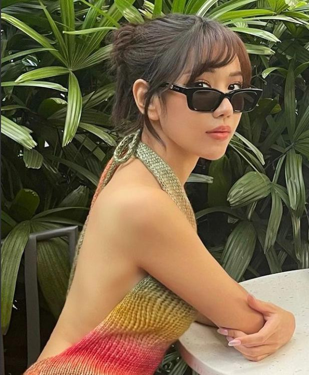 Ca sĩ "Ghen Cô Vy" khoe đường cong cơ thể thu hút. Ca sĩ "Ghen Cô Vy" khoe đường cong cơ thể thu hút.