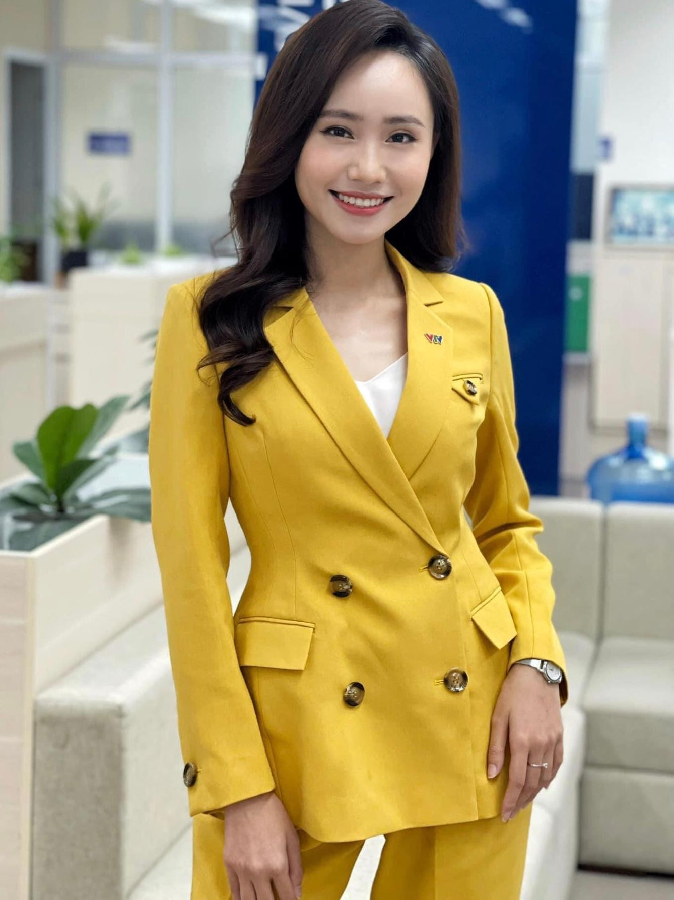 Xuân Anh (sinh năm 1992) được biết đến là MC thời tiết VTV với vẻ ngoài xinh đẹp thu hút. Sở hữu gương mặt khả ái, Xuân Anh từng giành nhiều giải thưởng ở các cuộc thi như top 12 và Người đẹp ảnh của Miss Tourism Vietnam 2017, Giải khuyến khích Nụ cười VTV 2016, Á khôi 1, Miss tài năng của Press Beauty 2013. Xuân Anh (sinh năm 1992) được biết đến là MC thời tiết VTV với vẻ ngoài xinh đẹp thu hút. Sở hữu gương mặt khả ái, Xuân Anh từng giành nhiều giải thưởng ở các cuộc thi như top 12 và Người đẹp ảnh của Miss Tourism Vietnam 2017, Giải khuyến khích Nụ cười VTV 2016, Á khôi 1, Miss tài năng của Press Beauty 2013.