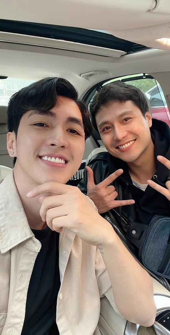 Thanh Sơn và Bình An gặp gỡ sau phim "11 tháng 5 ngày". Đăng ảnh trên trang cá nhân, Bình An viết: ""ghe nói Khả Ngân đã về Sài Gòn. Vậy coi như chuyện như chưa bắt đầu vậy, Thanh Sơn". Thanh Sơn và Bình An gặp gỡ sau phim "11 tháng 5 ngày". Đăng ảnh trên trang cá nhân, Bình An viết: ""ghe nói Khả Ngân đã về Sài Gòn. Vậy coi như chuyện như chưa bắt đầu vậy, Thanh Sơn".