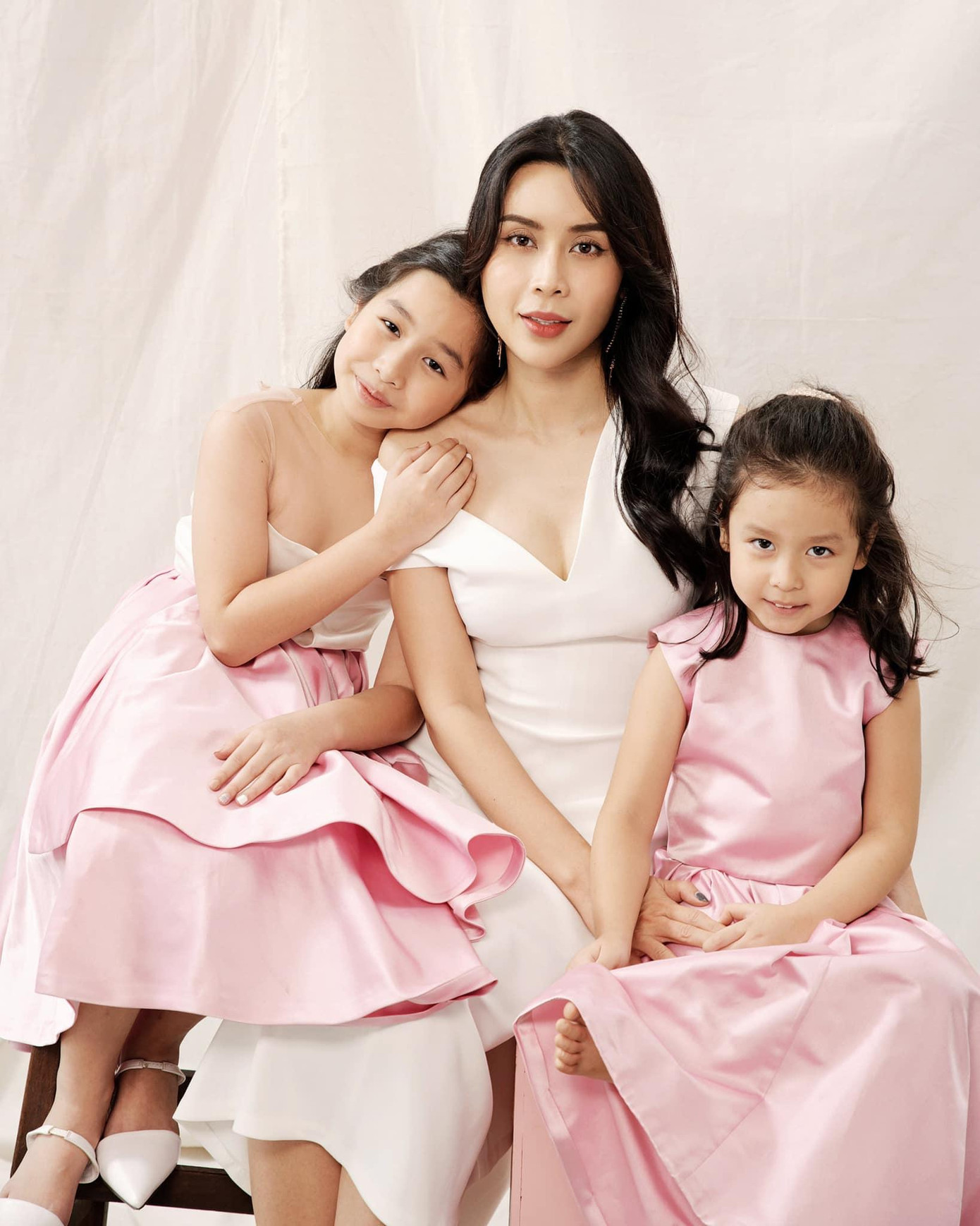 Cặp đôi cho biết ngay việc lập kênh Youtube riêng bố mẹ cũng phải đầu tranh tư tưởng rất nhiều, sau đó cũng nghĩ đơn giản là một nơi để con lưu giữ kỉ niệm, cho con phát triển và chỉn chu hơn trong cách ứng xử.