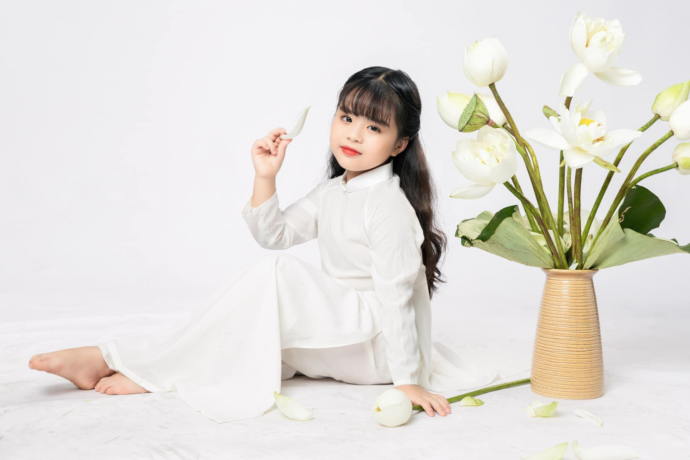 Theo đuổi đam mê nghệ thuật nhưng Phụng Nghi vẫn đảm bảo việc học ở trường.