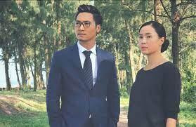 Một nữ diễn viên khác mà Mạnh Trường từng đóng cặp nhận được nhiều sự quan tâm của khán giả là Hồng Diễm. Cặp đôi trở thành vợ chồng trong "Cả một đời ân oán" vào năm 2017. Trong phim, Mạnh Trường vào vai Đăng - con trai lớn trong một gia đình giàu có, được bố tin tưởng giao cho quản lý tập đoàn. Nữ diễn viên đóng cặp với anh trong phim này chính là Hồng Diễm. Cuộc hôn nhân của hai người trong “Cả một đời ân oán” trở nên kịch tính khi người anh cùng cha khác mẹ của Đăng (Mạnh Trường) xuất hiện lại chính là người yêu cũ của Dung (Hồng Diễm). Mạnh Trường chia sẻ dù Hồng Diễm hơn tuổi và không phải diễn viên chuyên nghiệp nhưng anh vẫn có thể dễ dàng tung hứng với cô khi đóng vai vợ chồng. Anh rất thích nét diễn tự nhiên, bản năng và chân thật ở Hồng Diễm. Một nữ diễn viên khác mà Mạnh Trường từng đóng cặp nhận được nhiều sự quan tâm của khán giả là Hồng Diễm. Cặp đôi trở thành vợ chồng trong "Cả một đời ân oán" vào năm 2017. Trong phim, Mạnh Trường vào vai Đăng - con trai lớn trong một gia đình giàu có, được bố tin tưởng giao cho quản lý tập đoàn. Nữ diễn viên đóng cặp với anh trong phim này chính là Hồng Diễm. Cuộc hôn nhân của hai người trong “Cả một đời ân oán” trở nên kịch tính khi người anh cùng cha khác mẹ của Đăng (Mạnh Trường) xuất hiện lại chính là người yêu cũ của Dung (Hồng Diễm). Mạnh Trường chia sẻ dù Hồng Diễm hơn tuổi và không phải diễn viên chuyên nghiệp nhưng anh vẫn có thể dễ dàng tung hứng với cô khi đóng vai vợ chồng. Anh rất thích nét diễn tự nhiên, bản năng và chân thật ở Hồng Diễm.