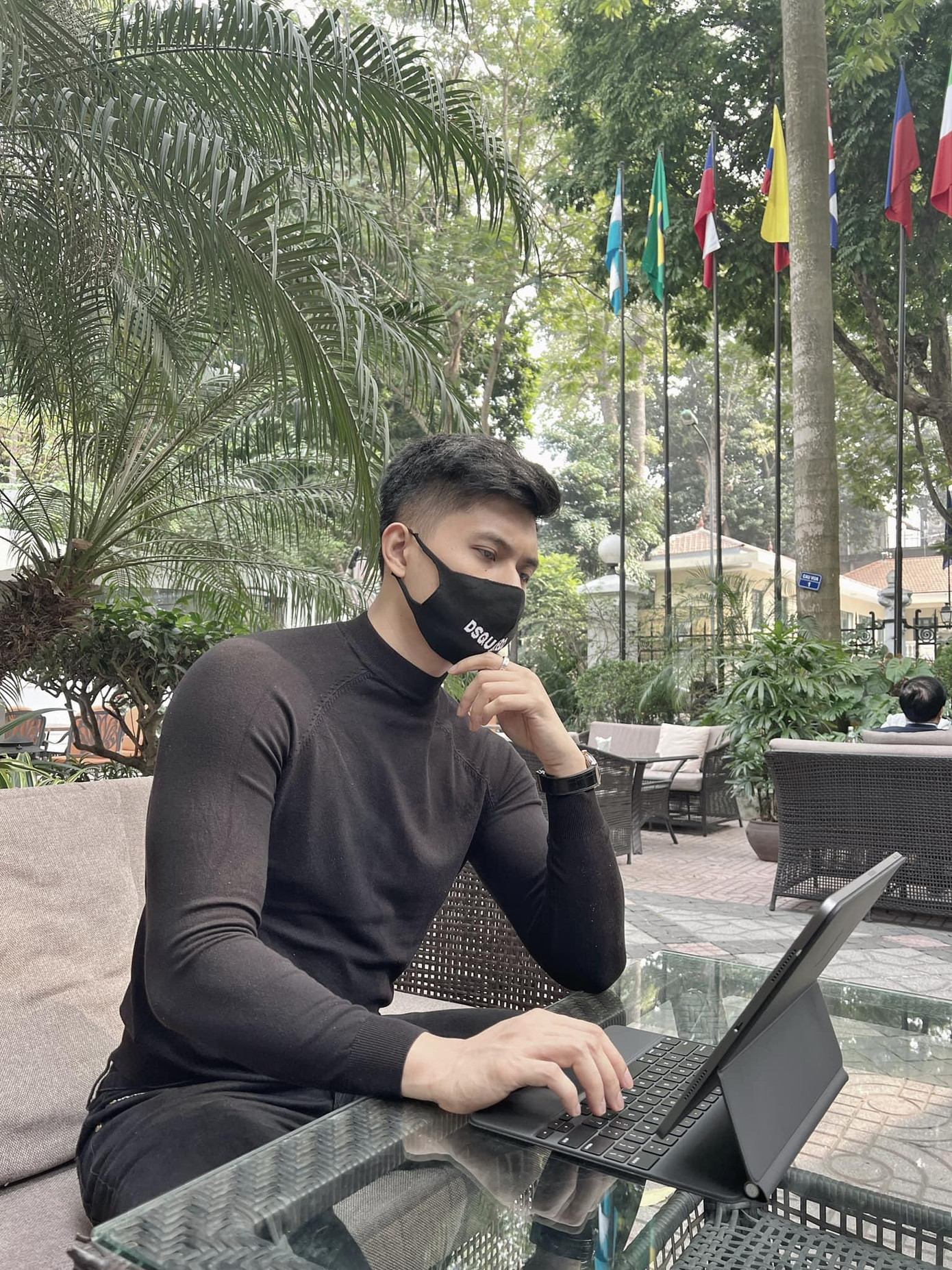 Lâm Bảo Châu tung ảnh điển trai nhận &quot;cơn bão&quot; lời khen từ fan nữ.