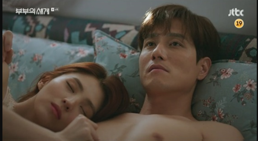 Han So Hee trong "Thế giới hôn nhân". Han So Hee trong "Thế giới hôn nhân".