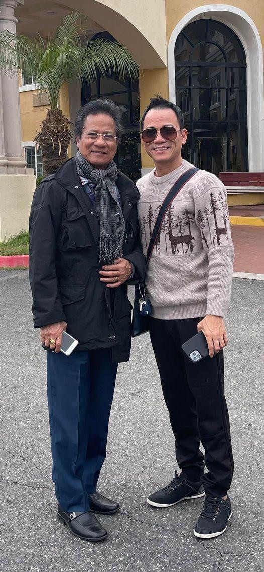 Chế Phong đoàn tụ với bố là danh ca Chế Linh sau 4 tháng sang Mỹ