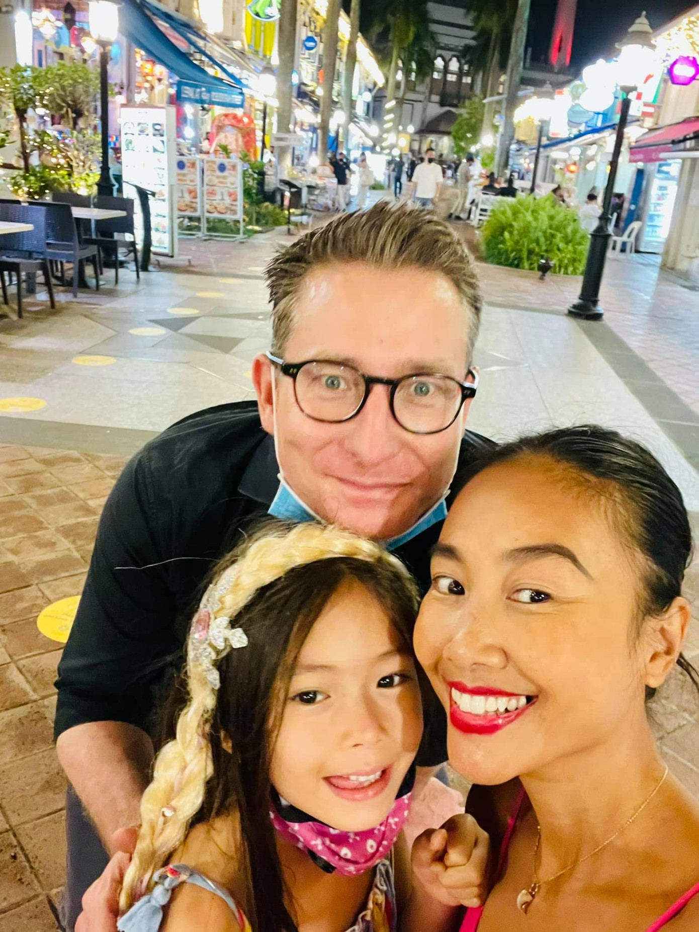 Đoan Trang cùng gia đình sau khi thực hiện cách ly. Đoan Trang cùng gia đình sau khi thực hiện cách ly.