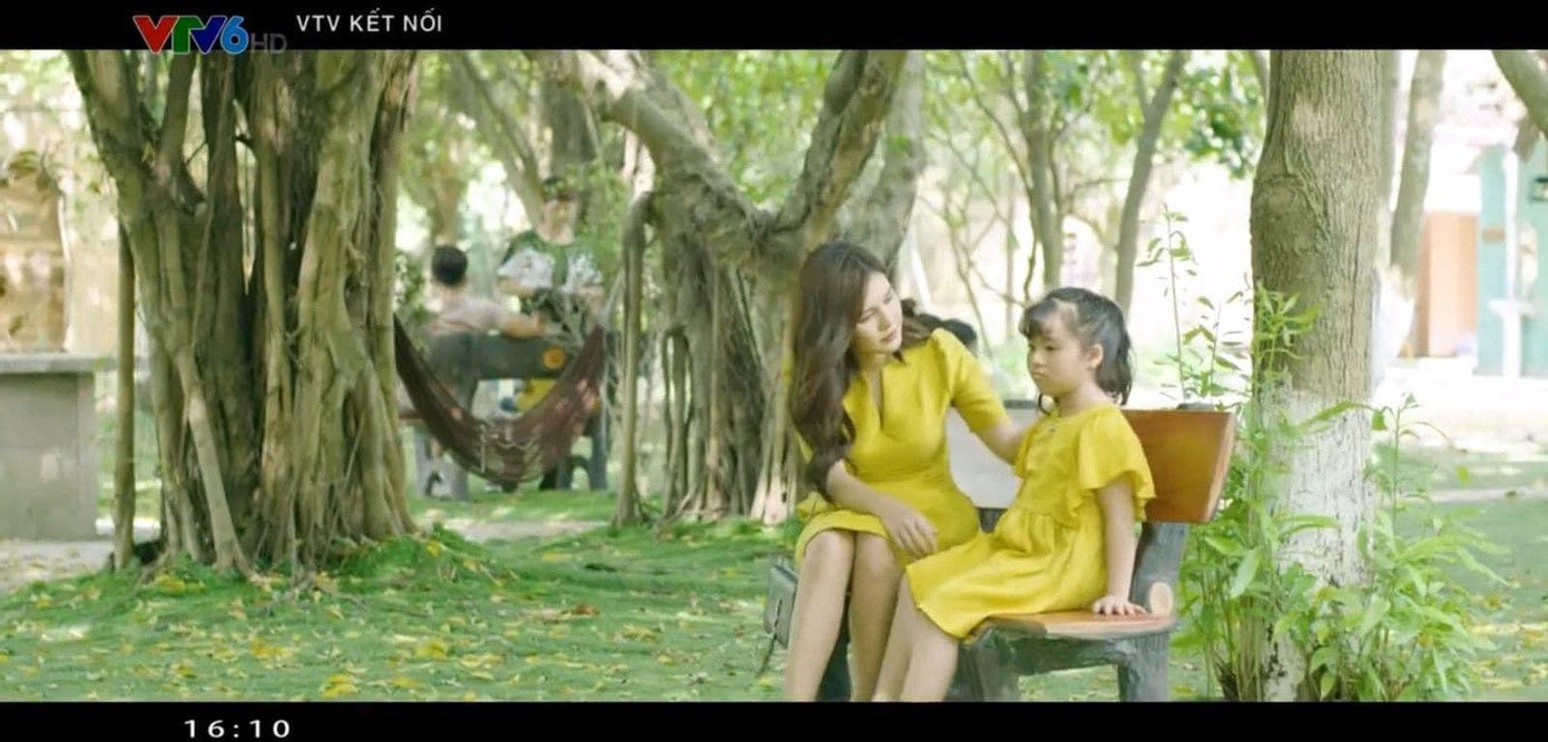 Trong phim, Phụng Nghi đảm nhận vai diễn bé Ngân. Dù mới 8 tuổi nhưng Phụng Nghi có khả năng diễn xuất rất ấn tượng, đa dạng cảm xúc.