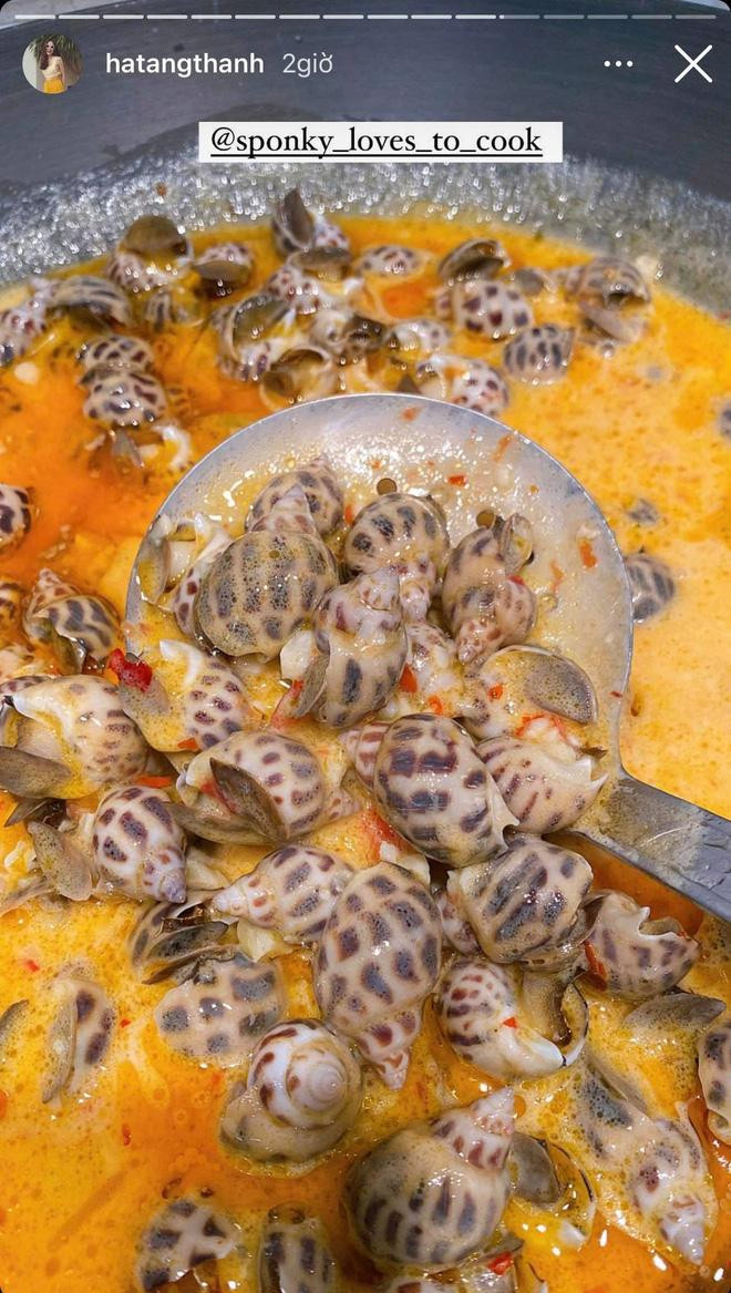 Tăng Thanh Hà chiêu đãi fan món ăn mới với đoạn clip đẹp mắt khiến ai nhìn cũng phải "chảy nước miếng". Tăng Thanh Hà chiêu đãi fan món ăn mới với đoạn clip đẹp mắt khiến ai nhìn cũng phải "chảy nước miếng".