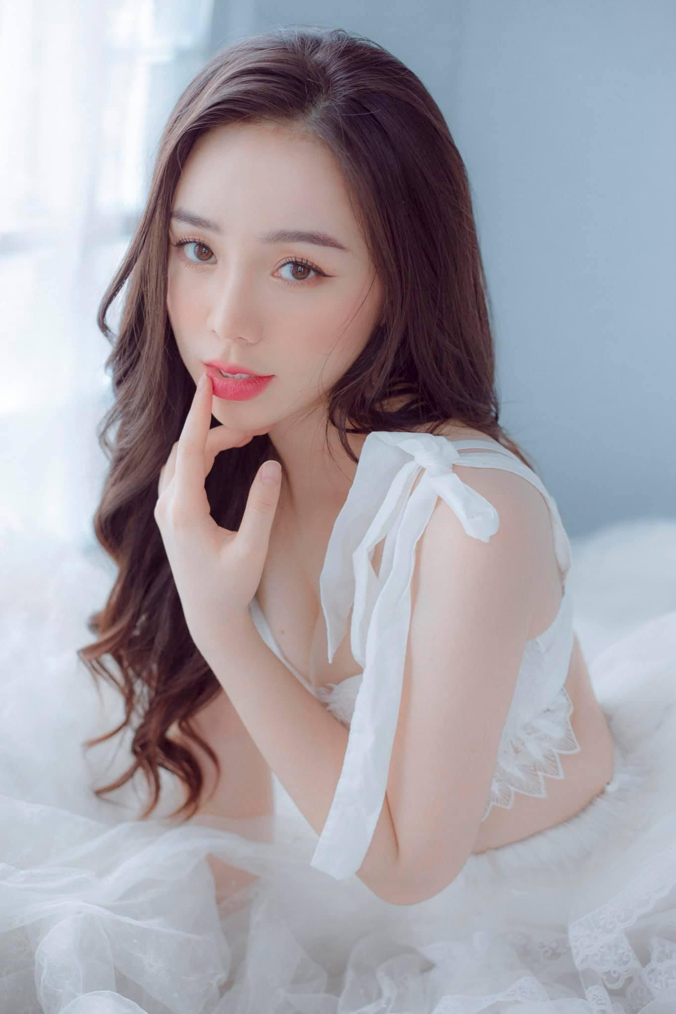 Quỳnh Kool tung ảnh gợi cảm hút hồn người hâm mộ.