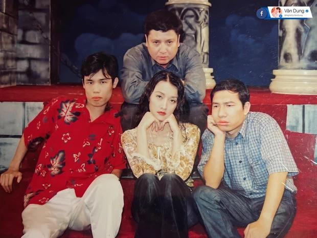 Vừa qua, nghệ sĩ Vân Dung đăng tải hình ảnh thời trẻ của mình và các Táo Hiệp Gà, Quang Thắng, NSƯT Chí Trung. Sau đó, khán giả nhanh chóng tìm lại ảnh thời trẻ của loạt các Táo chia sẻ rầm rộ trên cộng đồng mạng.