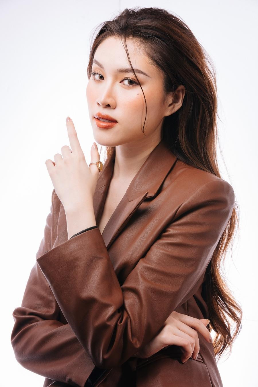 MC song ngữ Thanh Thanh Huyền tung bộ ảnh gợi cảm mới. MC song ngữ Thanh Thanh Huyền tung bộ ảnh gợi cảm mới.