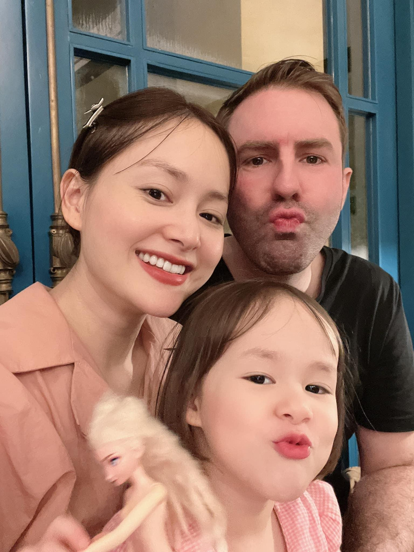 Lan Phương hạnh phúc bên gia đình nhỏ