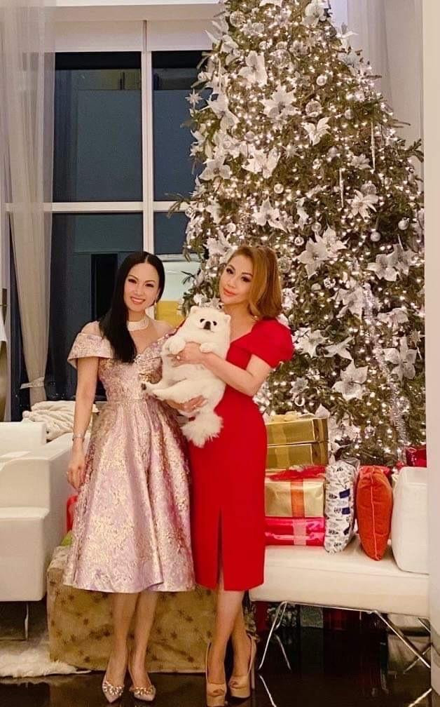 Minh Tuyết đón Noel cùng chị gái tỷ phú Hà Phương ở Mỹ.