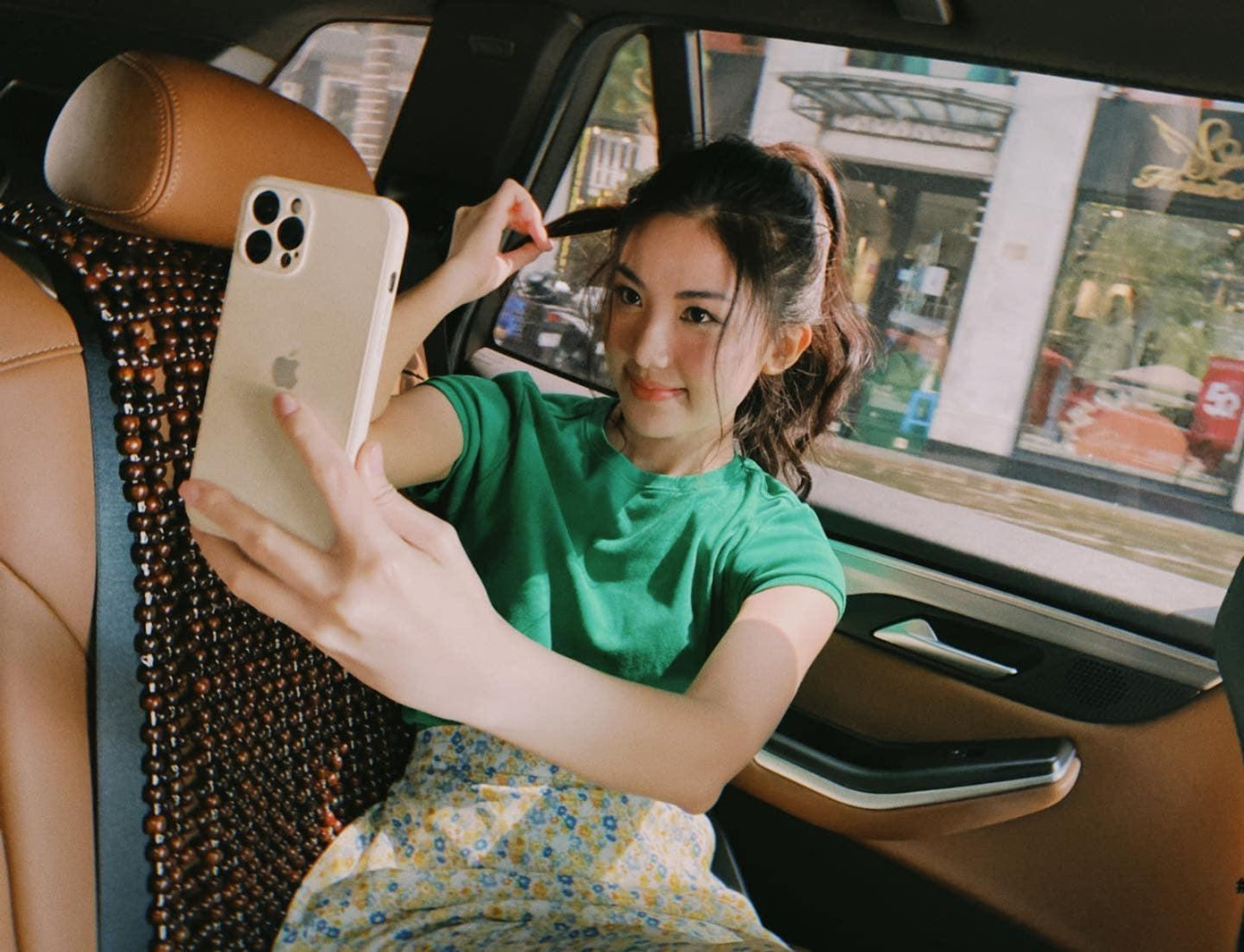 "Lột xác" khỏi hình ảnh quê mùa của Thục Anh trong "11 tháng 5 ngày", Lương Thanh đang nhận được nhiều sự quan tâm của công chúng sau bộ phim. "Lột xác" khỏi hình ảnh quê mùa của Thục Anh trong "11 tháng 5 ngày", Lương Thanh đang nhận được nhiều sự quan tâm của công chúng sau bộ phim.