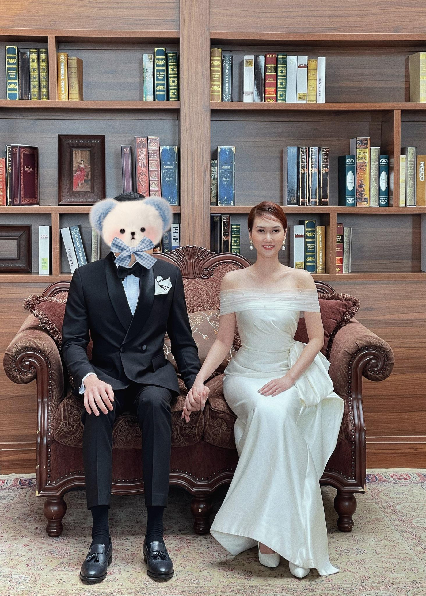 MC Hương Giang tung ảnh cưới cùng chú rể, khán giả bình luận chúc mừng cặp đôi hạnh phúc. MC Hương Giang tung ảnh cưới cùng chú rể, khán giả bình luận chúc mừng cặp đôi hạnh phúc.