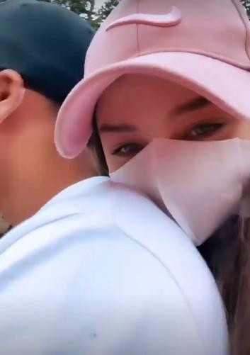 Cặp đôi cùng về quê của thủ môn Tiến Dũng đón Tết. Cặp đôi cùng về quê của thủ môn Tiến Dũng đón Tết.