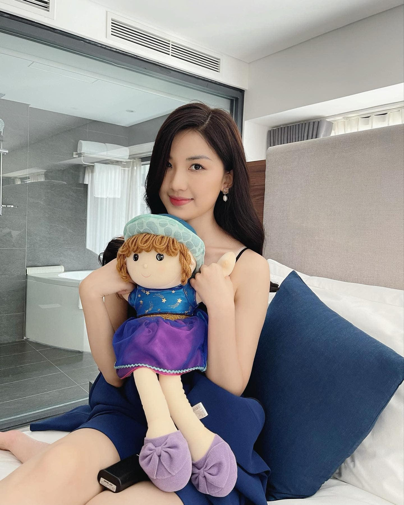 Không chỉ gây ấn tượng bởi cách diễn xuất nhập tâm, nhan sắc của Lương Thanh trong thời gian gần đây khiến fan "mê như điếu đổ". Không chỉ gây ấn tượng bởi cách diễn xuất nhập tâm, nhan sắc của Lương Thanh trong thời gian gần đây khiến fan "mê như điếu đổ".