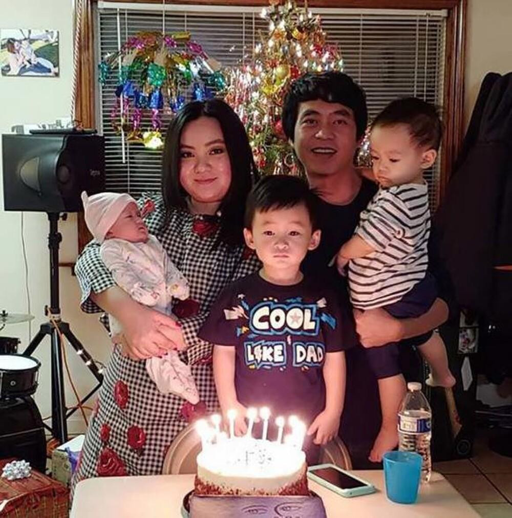 Năm 2016, Xuân Mai bất ngờ tuyên bố kết hôn và làm mẹ ở tuổi 21. Hiện, cô và ông xã có 3 đứa con. Năm 2016, Xuân Mai bất ngờ tuyên bố kết hôn và làm mẹ ở tuổi 21. Hiện, cô và ông xã có 3 đứa con.