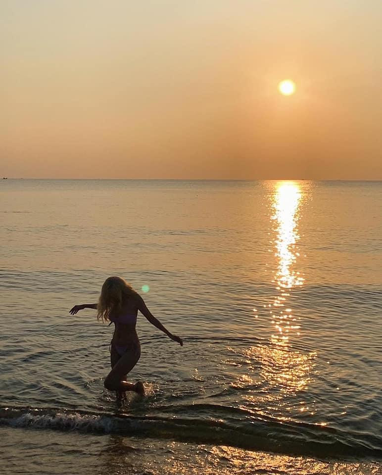 Chỉ sau 1 ngày, bộ ảnh của người đẹp thu hút gần 100.000 lượt yêu thích cùng nhiều bình luận trầm trồ, ngưỡng mộ.