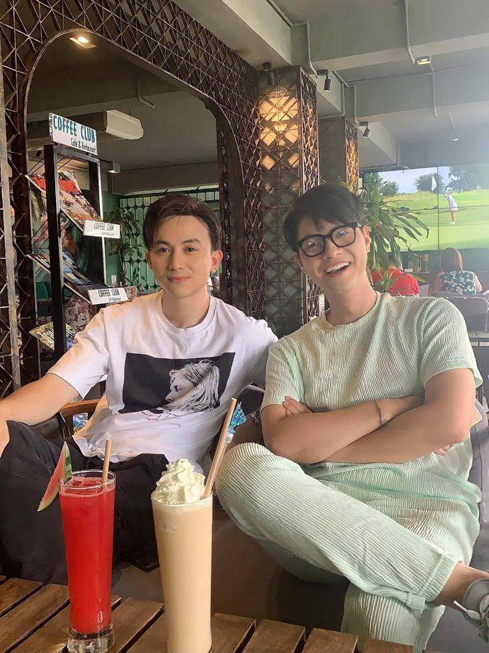 Không chỉ cùng xuất hiện trong &quot;Hương vị tình thân&quot;, ngoài đời, Anh Vũ và Tô Dũng khá thân thiết.