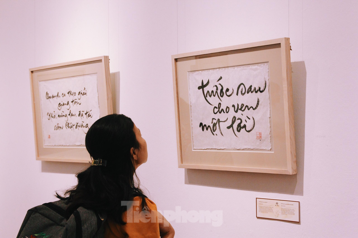 Nhiều bạn trẻ nán lại tới phút cuối để cảm nhận ý nghĩa sâu rộng của các tác phẩm.