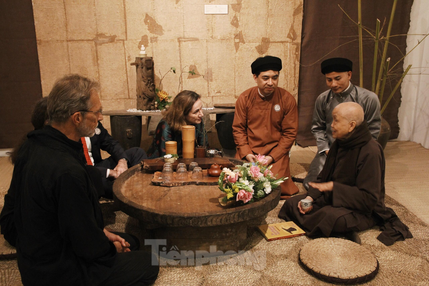 Trước đây, các tác phẩm thư pháp trong triển lãm này từng gây tiếng vang lớn khi trưng bày tại Pháp, Đức, Canada, Mỹ, Thái Lan, Đài Loan, Hồng Kông và được người xem trong nước và ngoài thế giới dành nhiều lời khen ngợi.