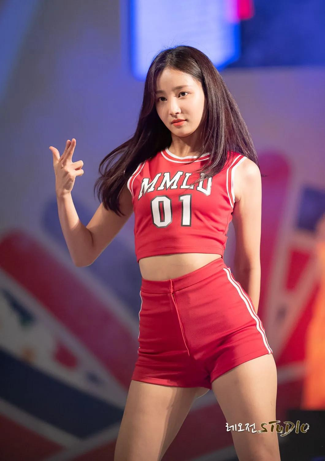 Sở hữu body nóng bỏng, nhan sắc gây ấn tượng vào thời điểm ban đầu, nữ nghệ sĩ nhanh chóng trở thành visual được yêu thích nhất trong Momoland.