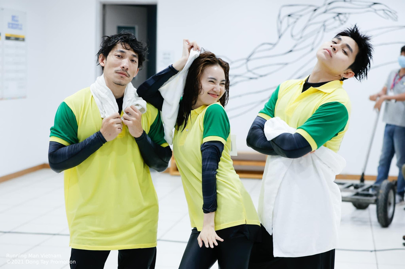 Các bức hình ghi lại khoảnh khắc &quot;dìm hàng&quot; lập tức thu hút hơn 70.000 lượt yêu thích chỉ sau 1 giờ đăng tải.