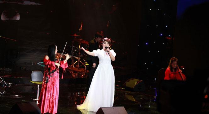 Tố Hoa - giọng hát thính phòng trong trẻo khiến khán giả rung động. Dàn nghệ sĩ, ban tổ chức của chương trình "Như cánh vạc bay". Tố Hoa - giọng hát thính phòng trong trẻo khiến khán giả rung động. Dàn nghệ sĩ, ban tổ chức của chương trình "Như cánh vạc bay".