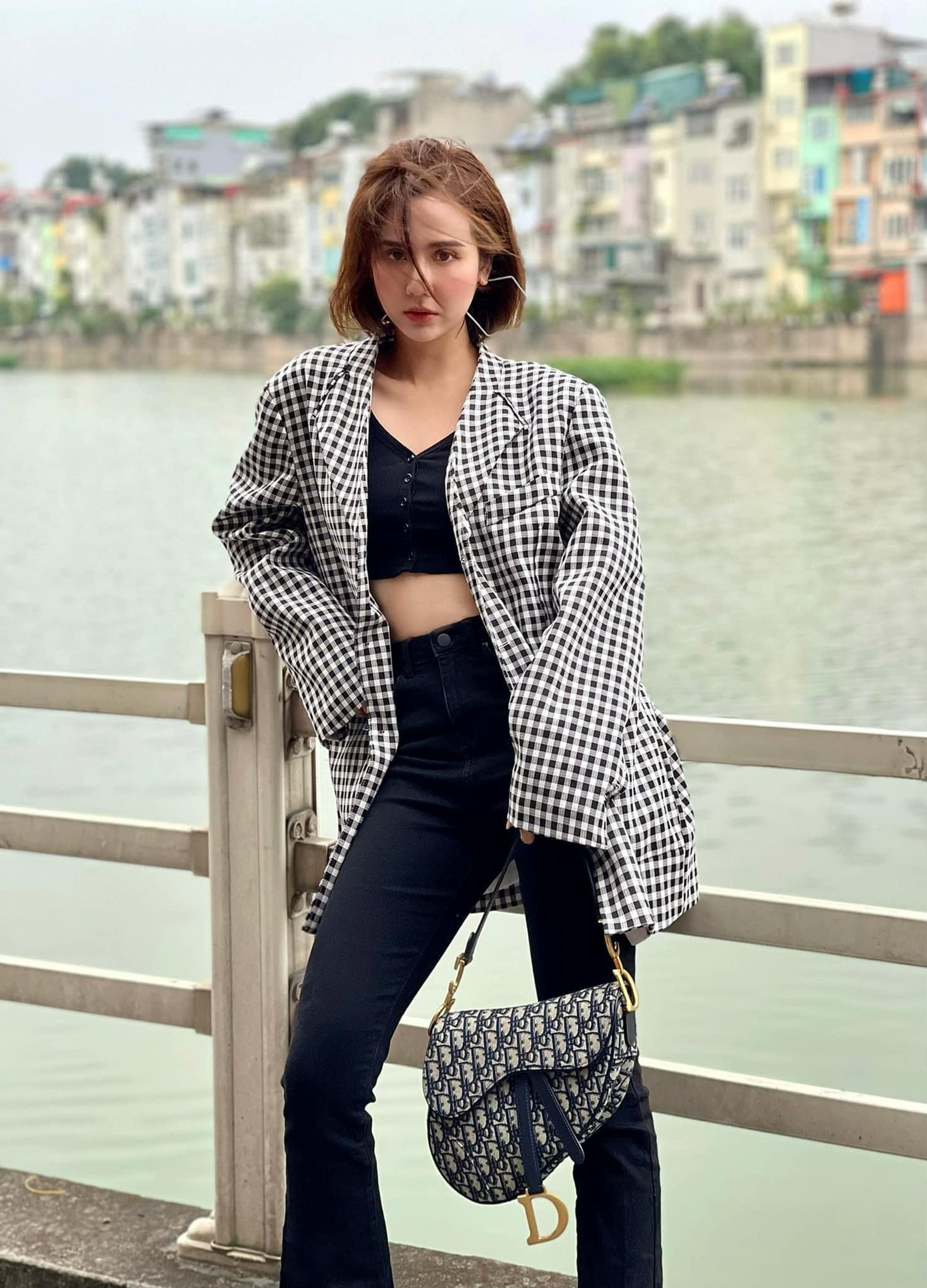 Phan Minh Huyền diện thời trang sành điệu, thần thái sang chảnh. Phan Minh Huyền diện thời trang sành điệu, thần thái sang chảnh.