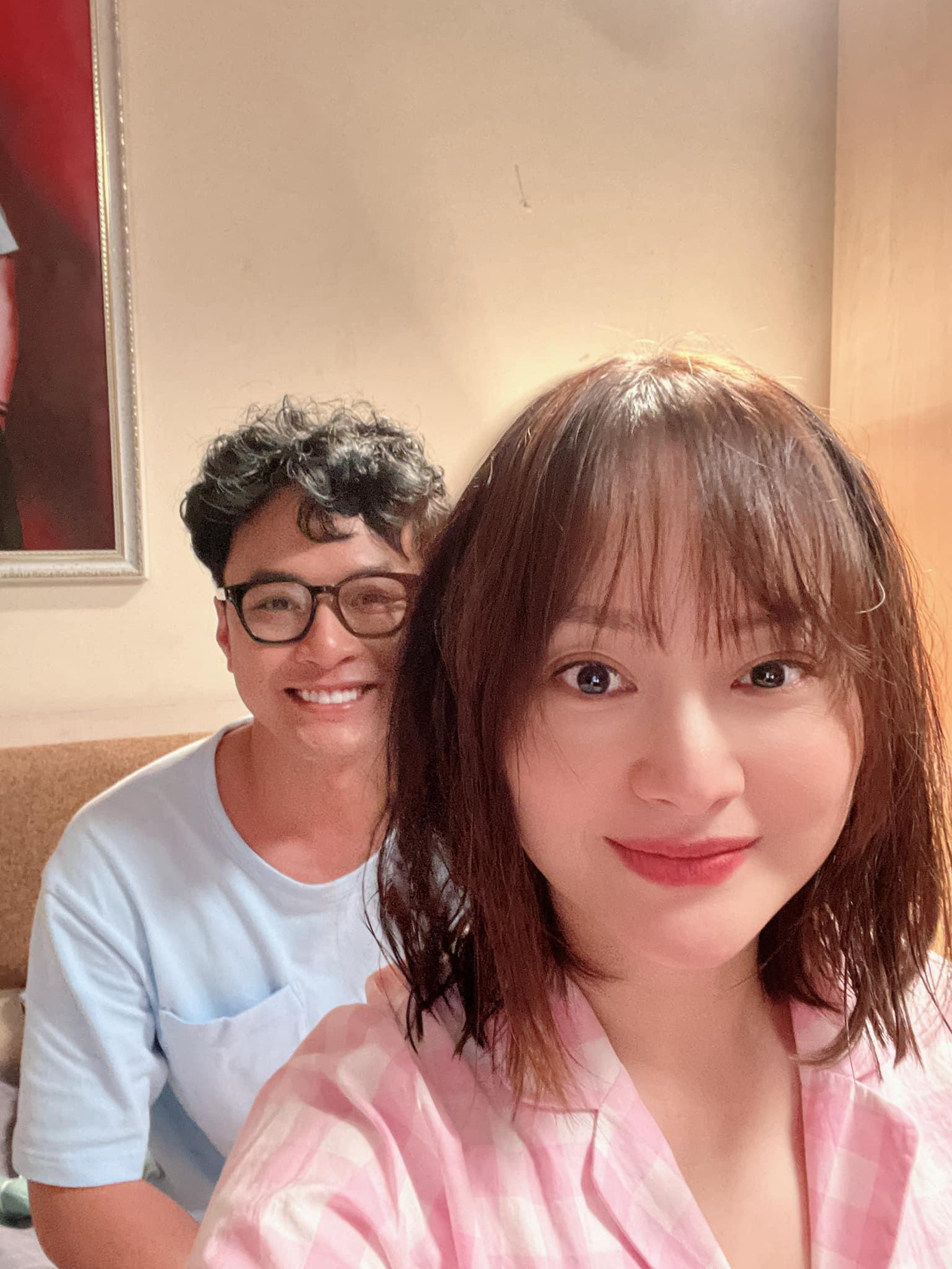 Hậu trường &quot;Thương ngày nắng về&quot; của cặp vợ chồng dí dỏm được đảm nhận bởi Hồng Đăng và Lan Phương.