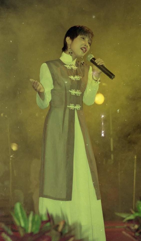 "Ngày ấy (1994). Đêm nhạc Văn Cao-Trịnh Công Sơn - Phú Quang. Năm ấy nhạc sĩ Phú Quang vẫn "bị" coi là nhạc sĩ trẻ so với cây đại thụ Văn Cao và tiền bối Trịnh Công Sơn...Thật hiếm khi được thấy 3 nghệ sĩ tài danh đứng chung sân khấu." - Diva Mỹ Linh viết. "Ngày ấy (1994). Đêm nhạc Văn Cao-Trịnh Công Sơn - Phú Quang. Năm ấy nhạc sĩ Phú Quang vẫn "bị" coi là nhạc sĩ trẻ so với cây đại thụ Văn Cao và tiền bối Trịnh Công Sơn...Thật hiếm khi được thấy 3 nghệ sĩ tài danh đứng chung sân khấu." - Diva Mỹ Linh viết.