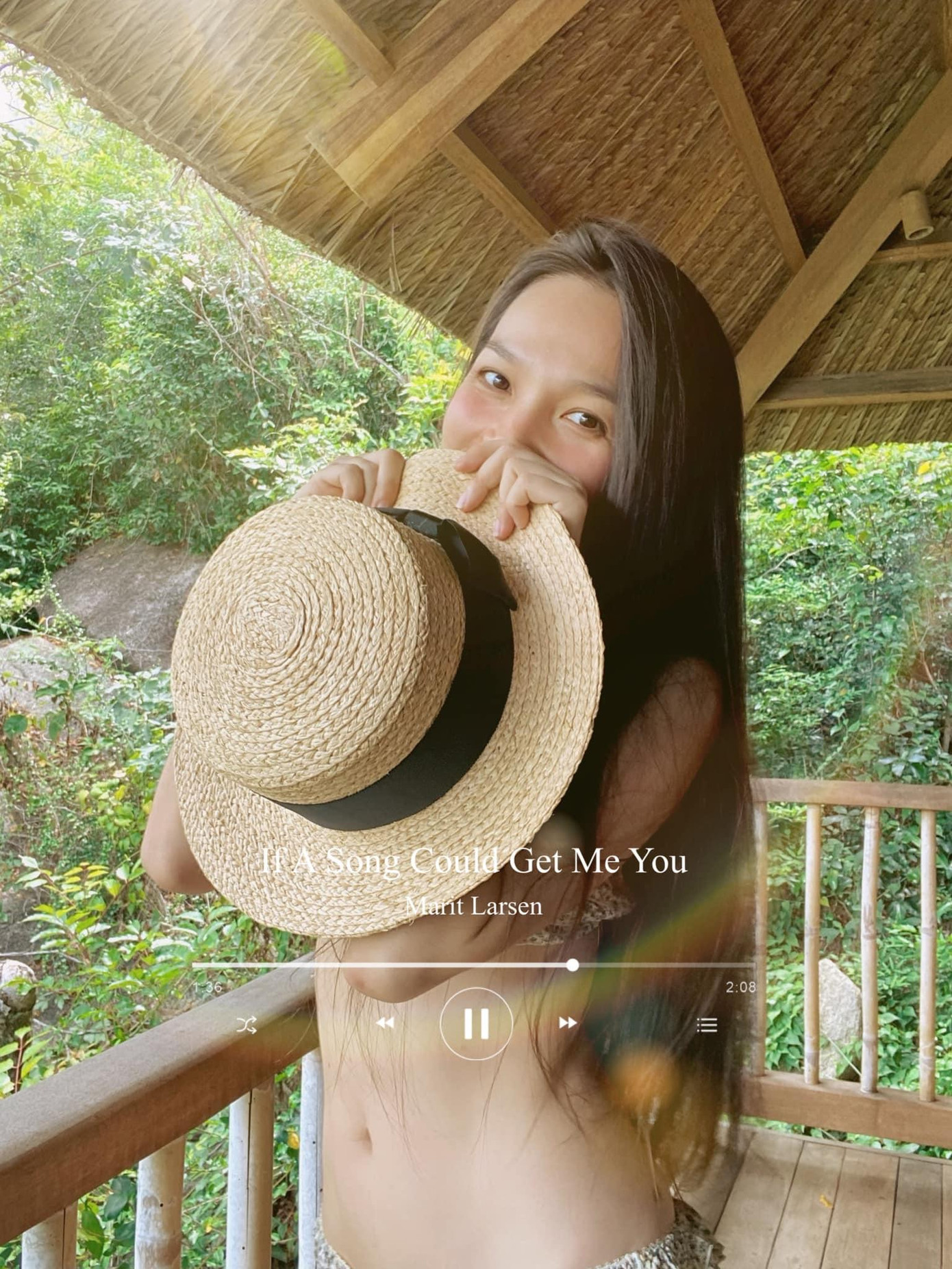 Bộ ảnh nhanh chóng gây "bão" với hơn 1000 lượt like chỉ sau 30 phút đăng tải. Dưới bình luận, nhiều nghệ sĩ bày tỏ sự ngưỡng mộ, ngỡ ngàng trước thân hình gợi cảm của nữ ca sĩ. Bộ ảnh nhanh chóng gây "bão" với hơn 1000 lượt like chỉ sau 30 phút đăng tải. Dưới bình luận, nhiều nghệ sĩ bày tỏ sự ngưỡng mộ, ngỡ ngàng trước thân hình gợi cảm của nữ ca sĩ.