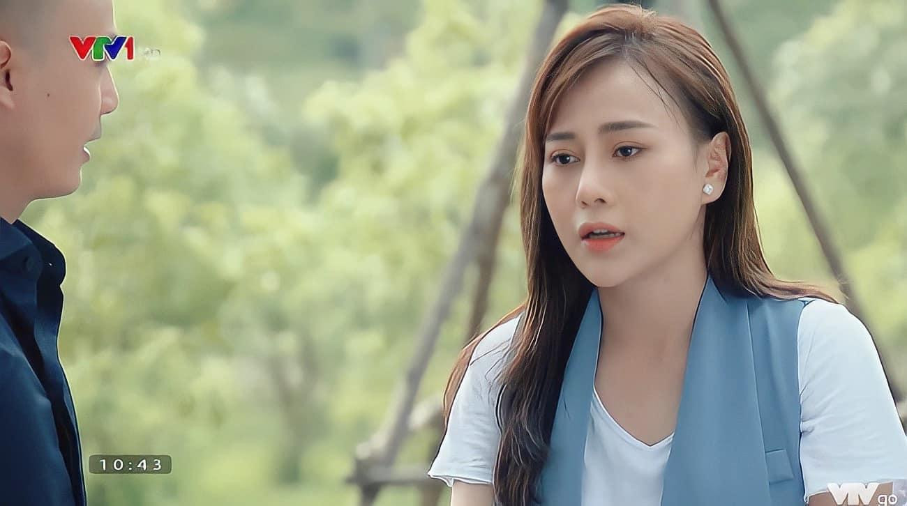 Phương Oanh bị phàn nàn về cách phối trang phục lặp đi lặp lại trong "Hương vị tình thân". Phương Oanh bị phàn nàn về cách phối trang phục lặp đi lặp lại trong "Hương vị tình thân".