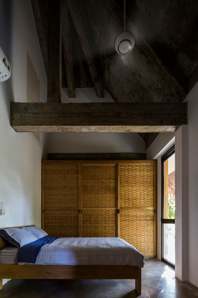 Ngôi nhà với cấu trúc hiện đại nhưng vẫn giữ được sự hoà hợp với cuộc sống nông thôn xung quanh, mang đến sự hài hòa giữa văn hóa Khmer -Việt Nam bản địa. Do đó, biệt thự mái lá này được nhiều trang tin và tạp chí kiến trúc của nước ngoài hết lời khen ngợi.