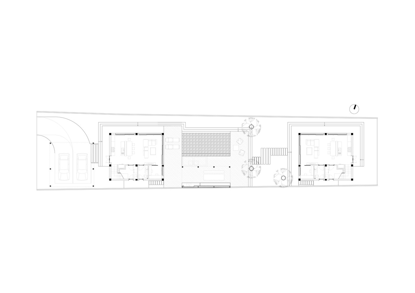Nhóm kiến trúc sư chia khu đất thành hai ngôi nhà, với diện tích và chức năng hoàn toàn giống nhau, được nối với nhau bằng một sân trung tâm.