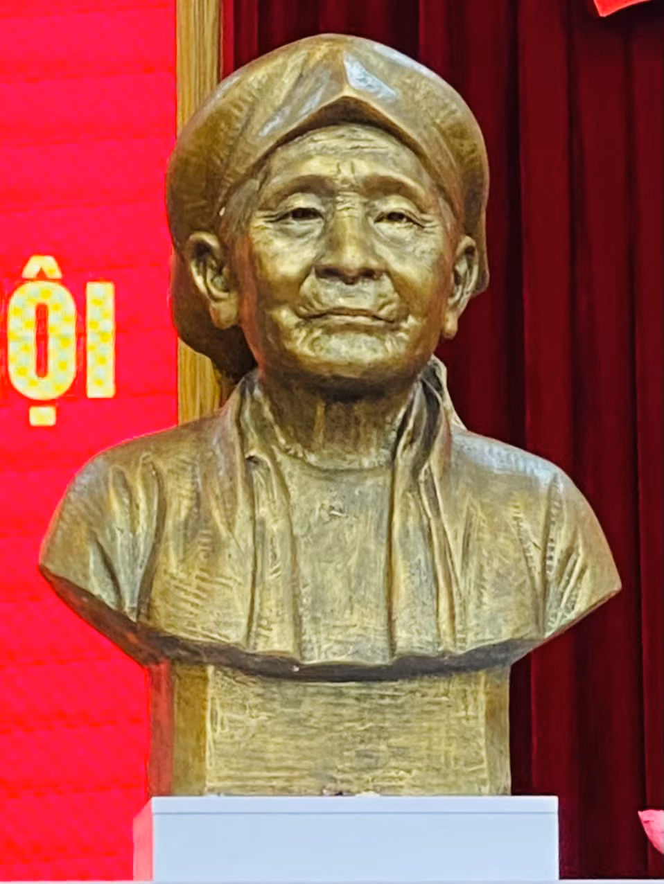 Phác thảo tượng mẹ Tơm. Ảnh: Lê Xuân Sơn. Phác thảo tượng mẹ Tơm. Ảnh: Lê Xuân Sơn.