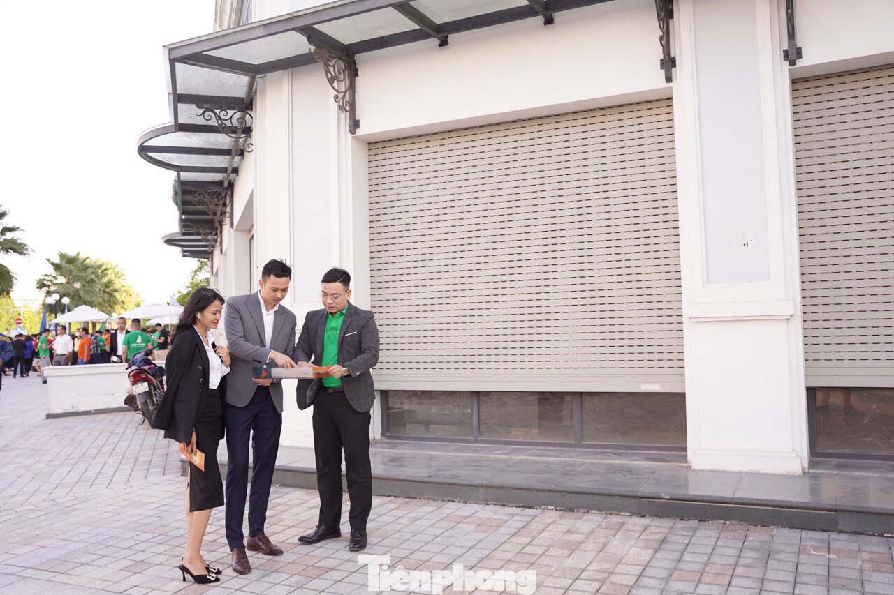 Bên cạnh việc chờ đợi các giải pháp Nghị quyết 33 được triển khai, sớm có hiệu quả, thì việc đem lại yếu tố niềm tin cho thị trường là rất quan trọng. (Ảnh: Lộc Liên) Bên cạnh việc chờ đợi các giải pháp Nghị quyết 33 được triển khai, sớm có hiệu quả, thì việc đem lại yếu tố niềm tin cho thị trường là rất quan trọng. (Ảnh: Lộc Liên)