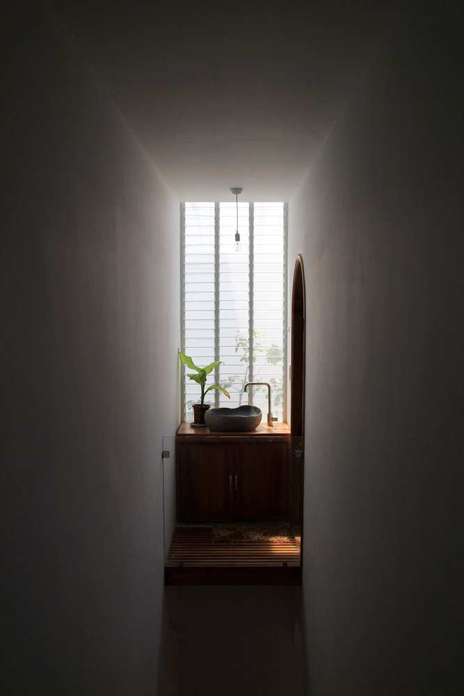 Theo nhóm thiết kế, thông qua ngôi nhà này, họ mong muốn gửi gắm đến thông điệp về sự giản đơn và tĩnh lặng với cuộc sống. Theo nhóm thiết kế, thông qua ngôi nhà này, họ mong muốn gửi gắm đến thông điệp về sự giản đơn và tĩnh lặng với cuộc sống.