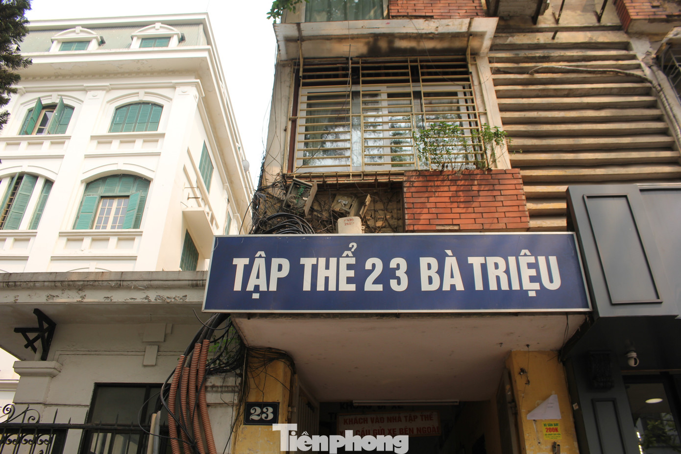 Hình ảnh chiếm dụng không gian chung ở Tập thể Thành ủy ở số 23 Bà Triệu. (Ảnh: Lộc Liên) Hình ảnh chiếm dụng không gian chung ở Tập thể Thành ủy ở số 23 Bà Triệu. (Ảnh: Lộc Liên)